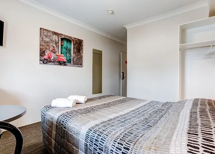 Standard Queen Room